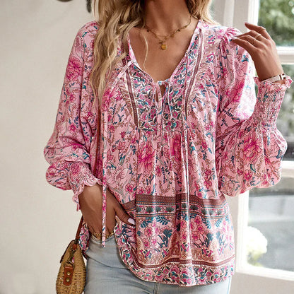 FloraChic – Blouse Imprimée à Manches Longues & Noeud Ajustable