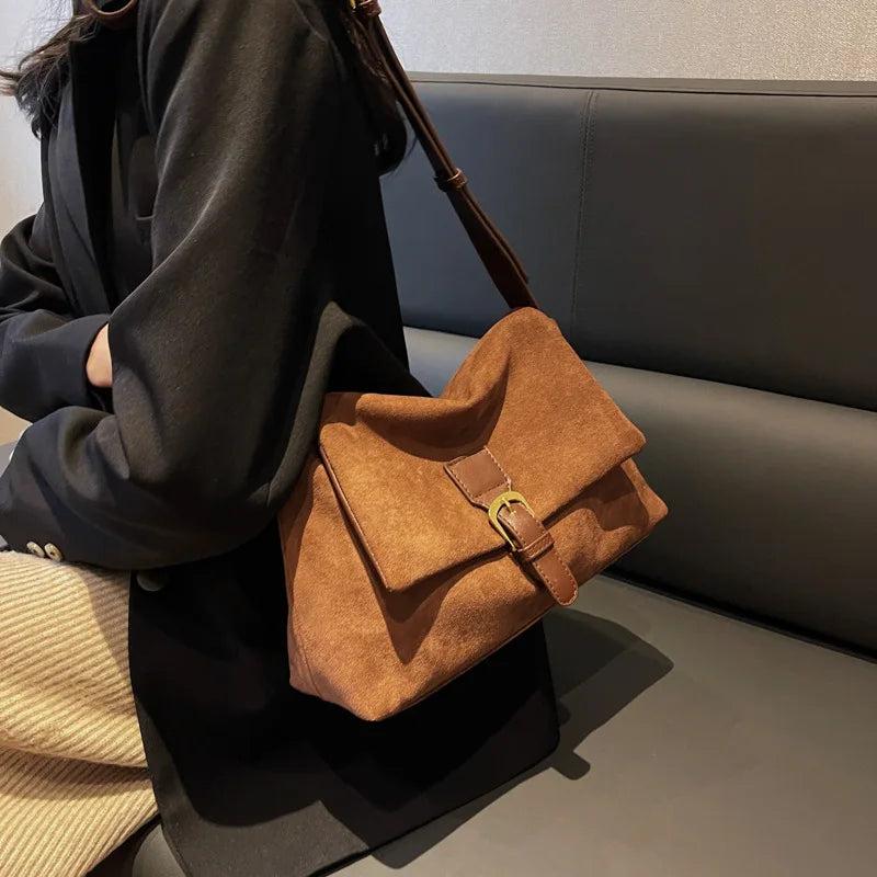 Naya Velours – Sac Bandoulière Suédine à Boucle