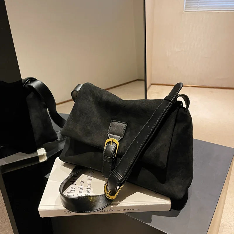 Naya Velours – Sac Bandoulière Suédine à Boucle