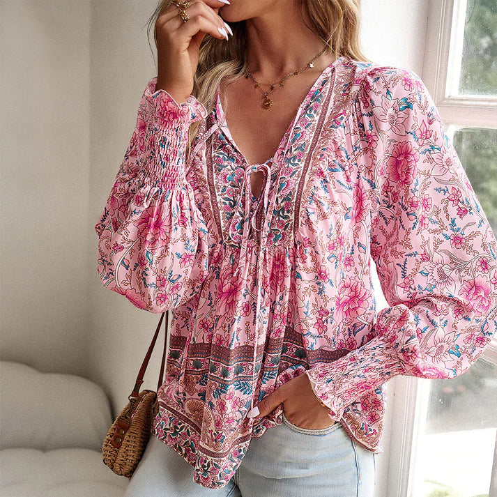 FloraChic – Blouse Imprimée à Manches Longues & Noeud Ajustable